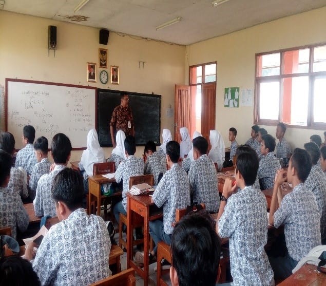 Penyelenggaraan Pelatihan Pengelolaan Keuangan di SMKN 7 Kab. Bandung oleh Prodi Administrasi Bisnis