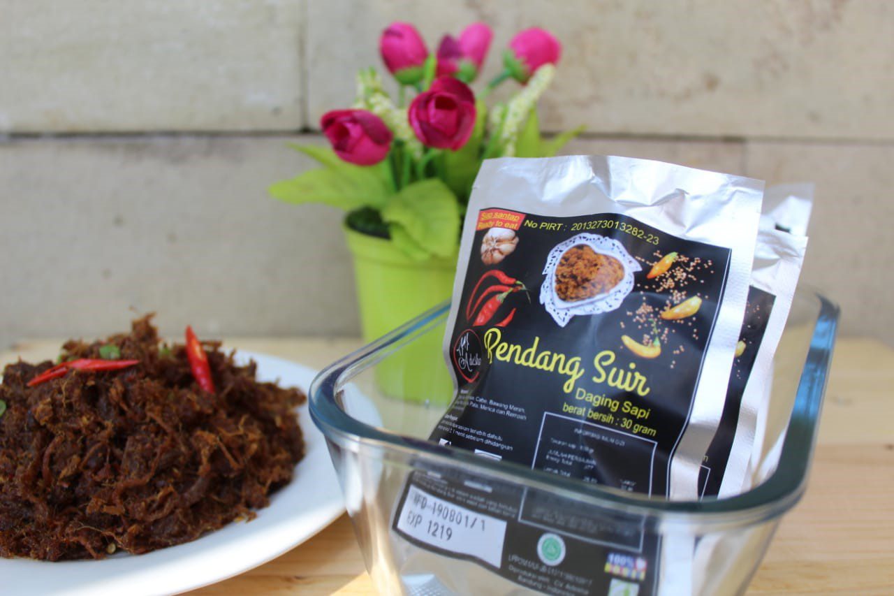 ADESHA RENDANG SUIR, PEROLEH DAMPINGAN DARI TELKOM UNIVERSITY PERIHAL SOSIAL MEDIA MARKETING