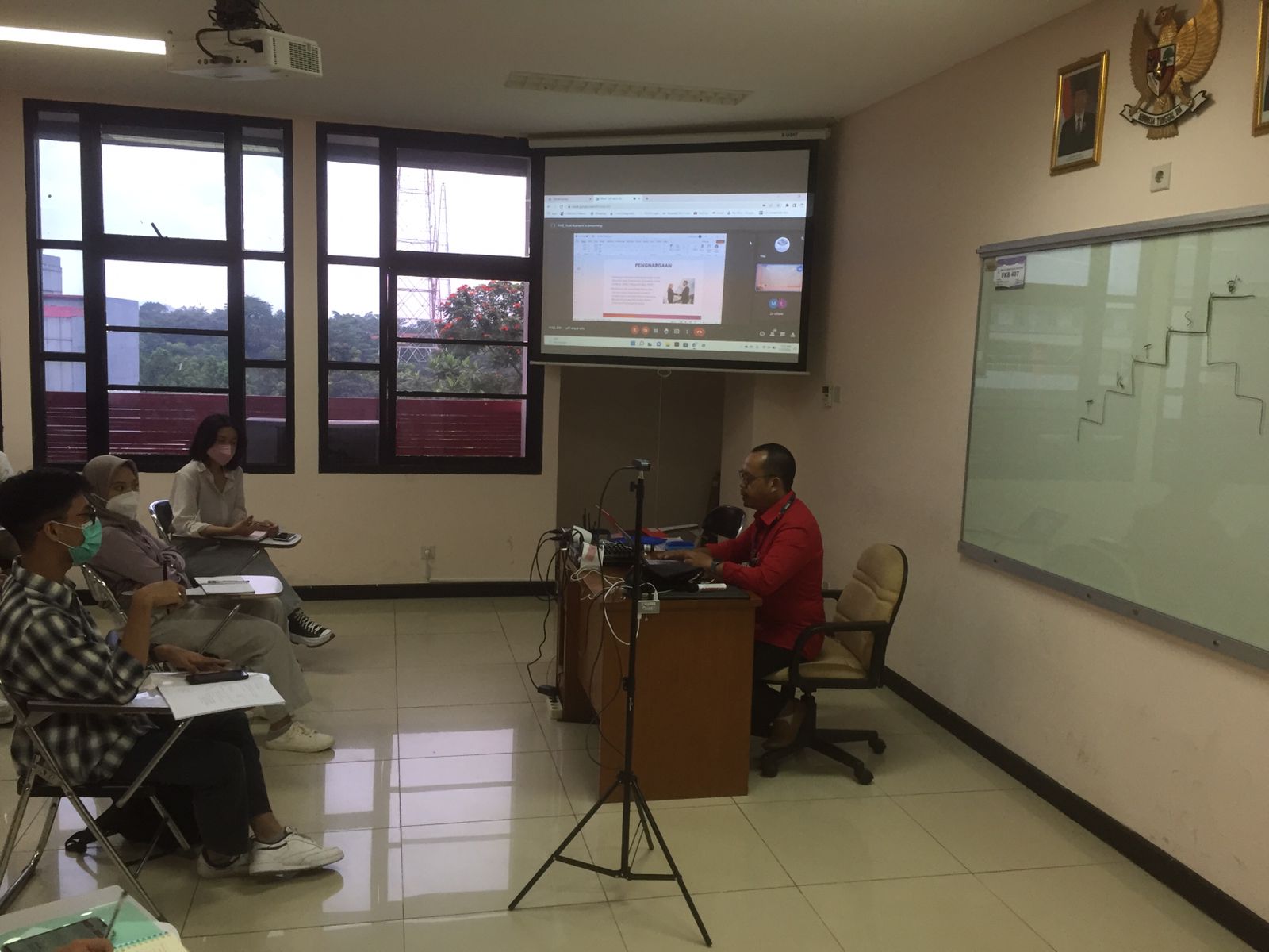 SUASANA KEGIATAN HYBRID BLENDED LEARNING (HBL) FAKULTAS KOMUNIKASI DAN BISNIS UNIVERSITAS TELKOM